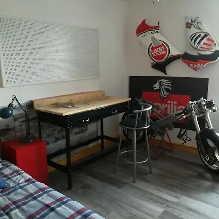 Gaestehaus Fuchsroehre 호텔 Welcherath