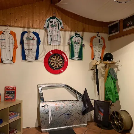 Gaestehaus Fuchsroehre فندق Welcherath