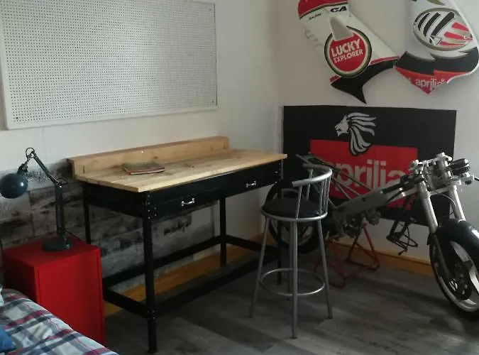 Gaestehaus Fuchsroehre מלון Welcherath